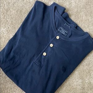 Men’s navy blue tee